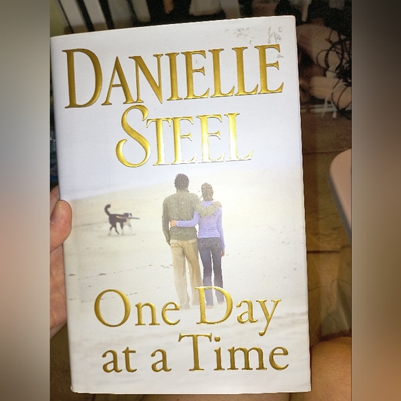 Danielle Steel 'One Day at a Time' Hardcover Book - Picture 1 of 4